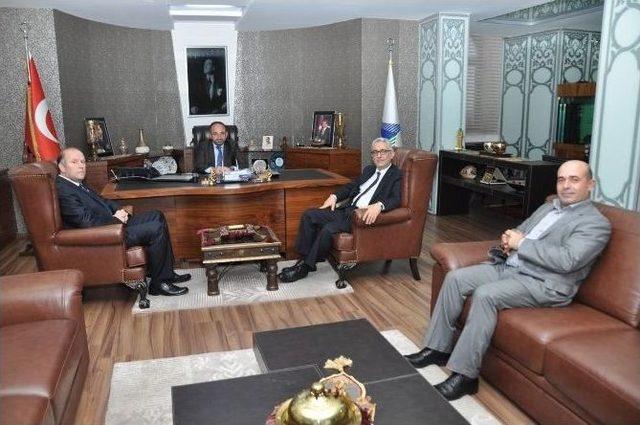 Başkan &Uuml;z&uuml;lmez, Ziyaret&ccedil;ilerini Ağırladı 2