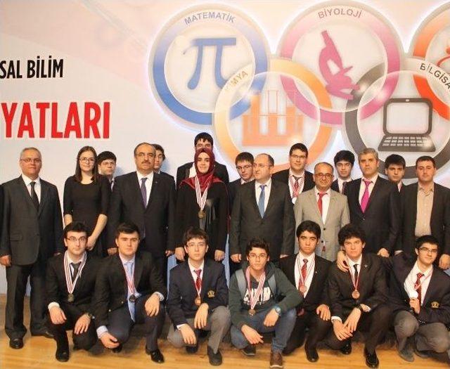 Yamanlar Koleji 18 Madalya Kazandı 2