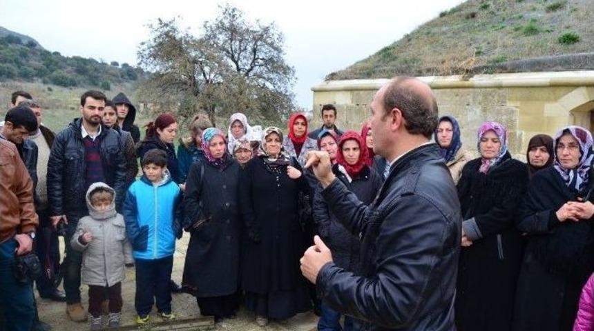 Lapseki Belediyesinden Şehitler Abidesine Ziyaret