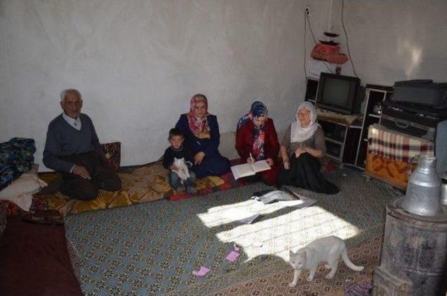 &Ouml;zalp Kaymakamlığı Aile K&uuml;lt&uuml;r Merkezi &Ccedil;alışanları Ev Ziyaretlerine Devam Ediyor 2