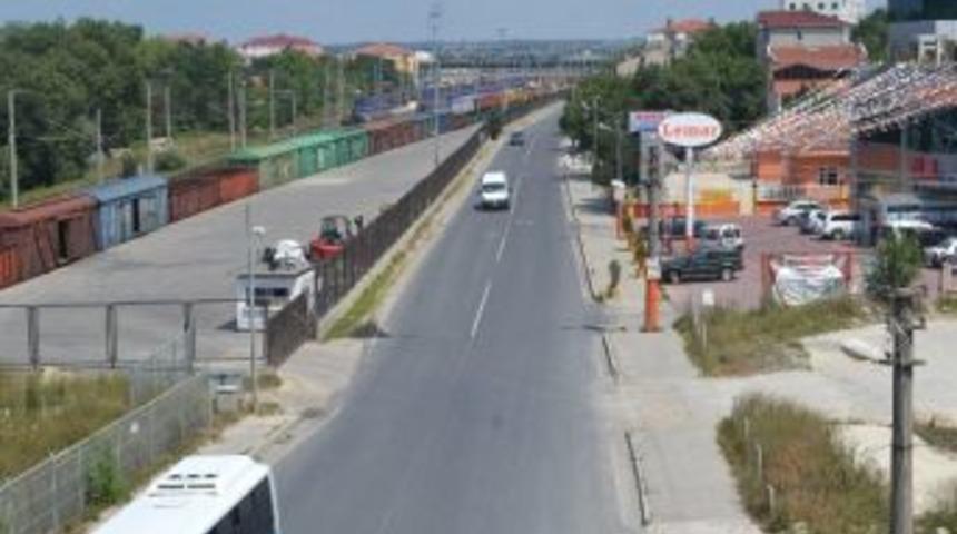 &Ccedil;erkezk&ouml;y&rsquo;de Yoldaki &Ccedil;ukurlara Asfalt Yaması Yapılacak