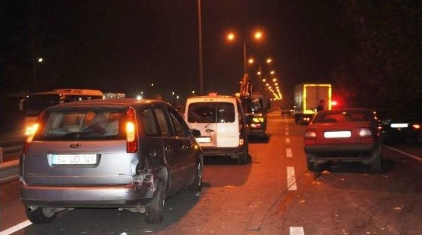 Sakarya&rsquo;da Zincirleme Trafik Kazası: 1 Yaralı