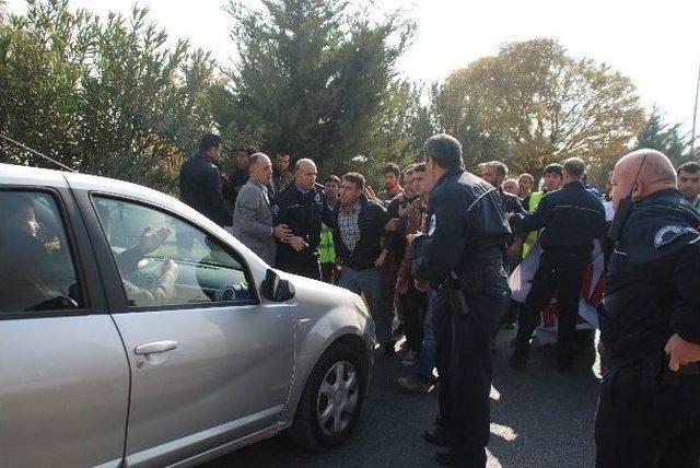 İşçiler Yolu Kapatıp Ateş Yaktı