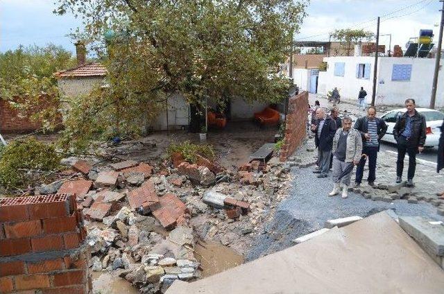 S&ouml;ke&rsquo;de Aşırı Yağış Yol Kapattı 1