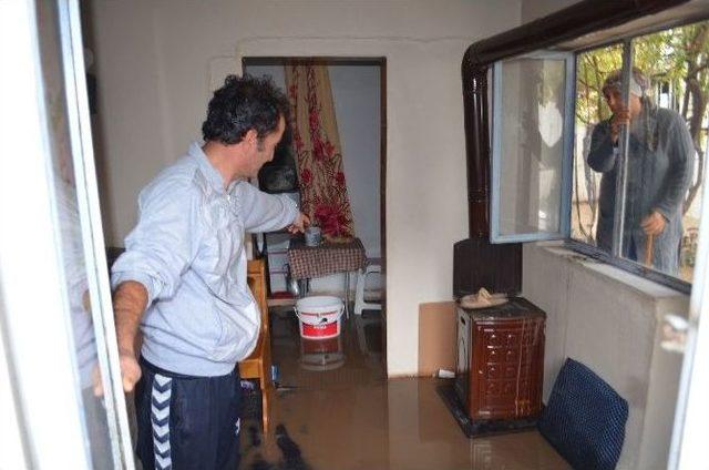 S&ouml;ke&rsquo;de Aşırı Yağış Yol Kapattı 2