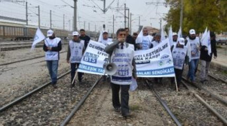 Rayda Y&uuml;r&uuml;y&uuml;p, Eylem Yaptılar