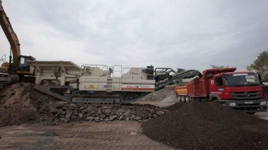 Kartal&rsquo;da Asfalt Artıkları Geri D&ouml;n&uuml;ş&uuml;mde