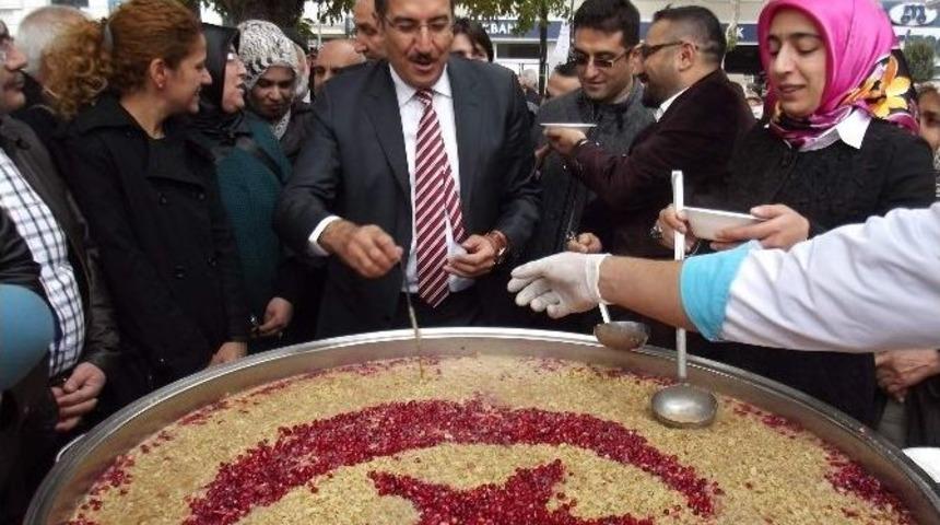 Ak Parti Kadın Kolları&rsquo;ndan Geleneksel Aşure Programı