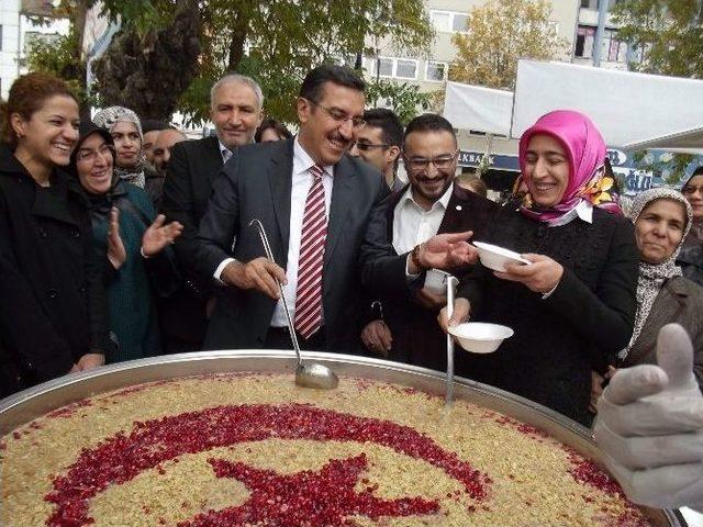 Ak Parti Kadın Kolları’ndan Geleneksel Aşure Programı