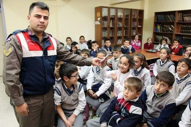 Jandarma Trafik Timi, Öğrencilere Eğitim Verdi