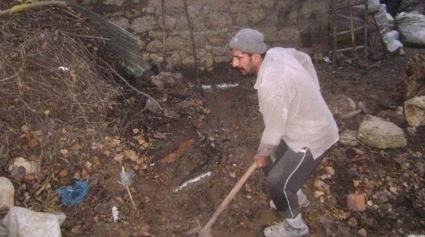 &Ouml;z&uuml;rl&uuml; Vatandaşın Evini Kanalizasyon Bastı