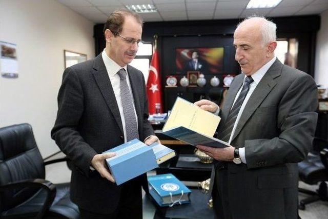 Bayburt Valisi Yusuf Odabaş&rsquo;tan &Uuml;niversiteye Ziyaret 1