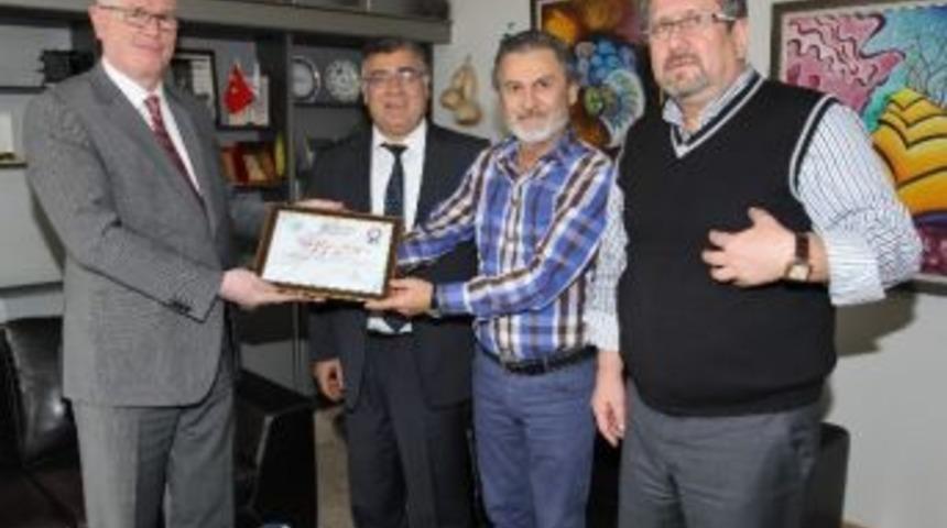 Başkan Kurt&rsquo;tan Hayırsever İş Adamı Erkut&rsquo;a Teşekk&uuml;r Plaketi
