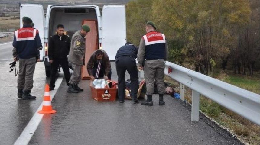 Afyonkarahisar&rsquo;da Trafik Kazası, 2 &Ouml;l&uuml;