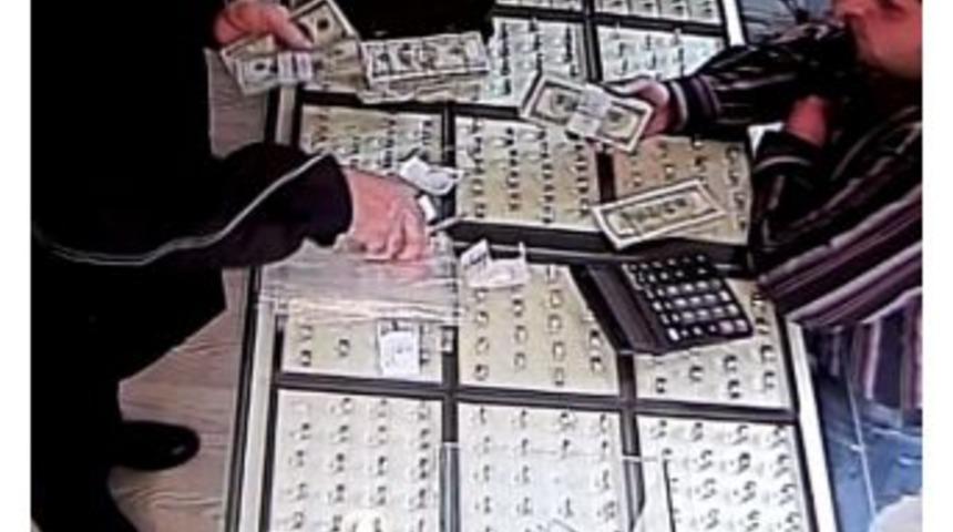 Kuyumcunun 75 Bin Dolarını Dolandırdılar