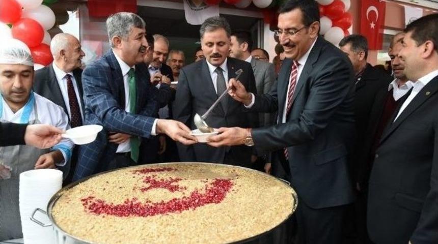 Belediyeden Bin 500 Kişiye Aşure