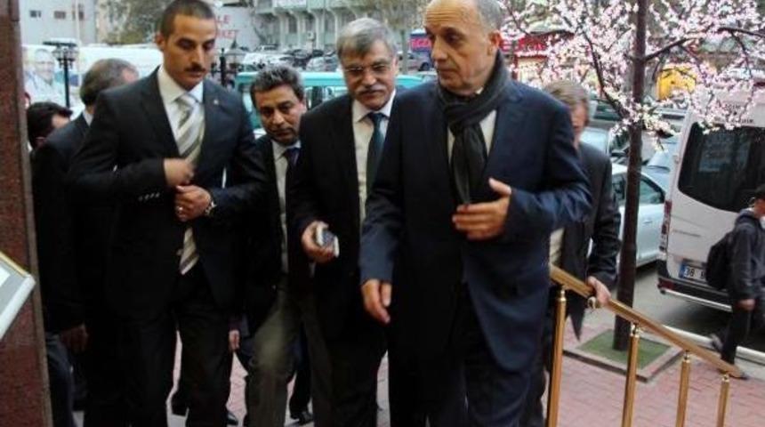 TÜRK-İŞ GENEL BAŞKANI HASTANEYE KALDIRILDI (2)