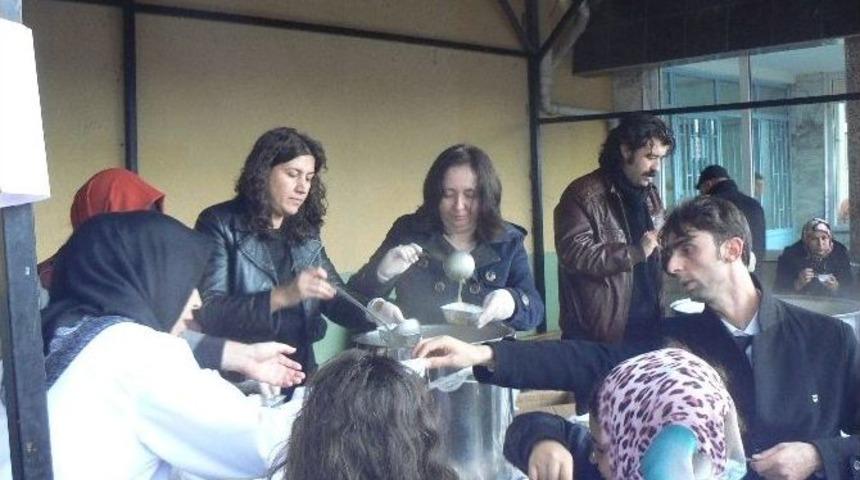 Okul Veli İşbirliği İle Bin 500 Kişilik Aşure Dağıttılar