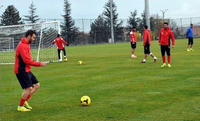 Eskişehirspor, Suat Altın İnşaat Kayseri Erciyesspor Maçına Bileniyor