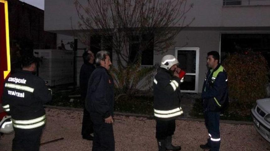 Kullanılmayan Poliklinik Binasında Yangın Paniği