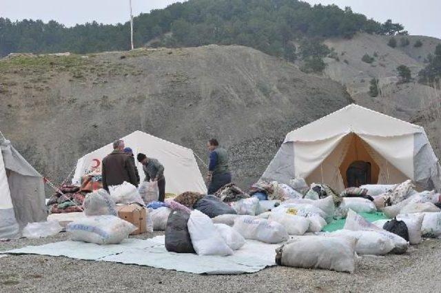 ÇUKURÖZ KÖYÜ'NDE YARALAR SARILIYOR