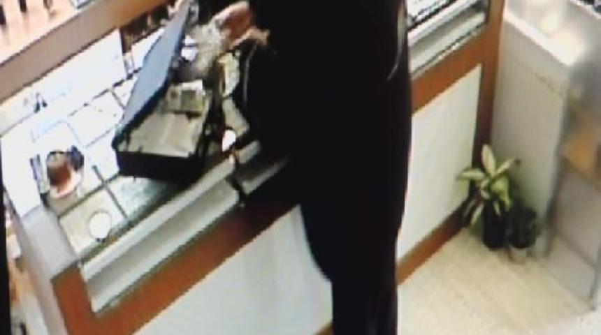 KUYUMCUYU 75 BİN DOLAR DOLANDIRAN 2 G&Uuml;RC&Uuml; TUTUKLANDI