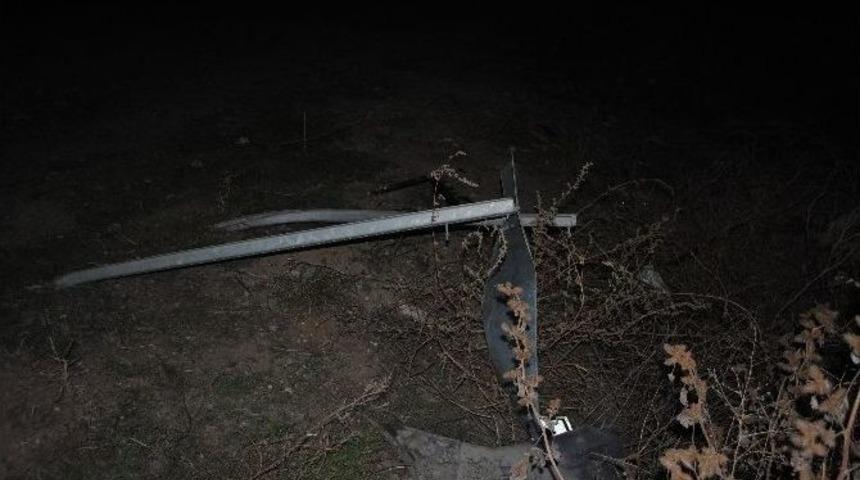 Askeri Ara&ccedil;la Kamyonet &Ccedil;arpıştı: 10 Yaralı