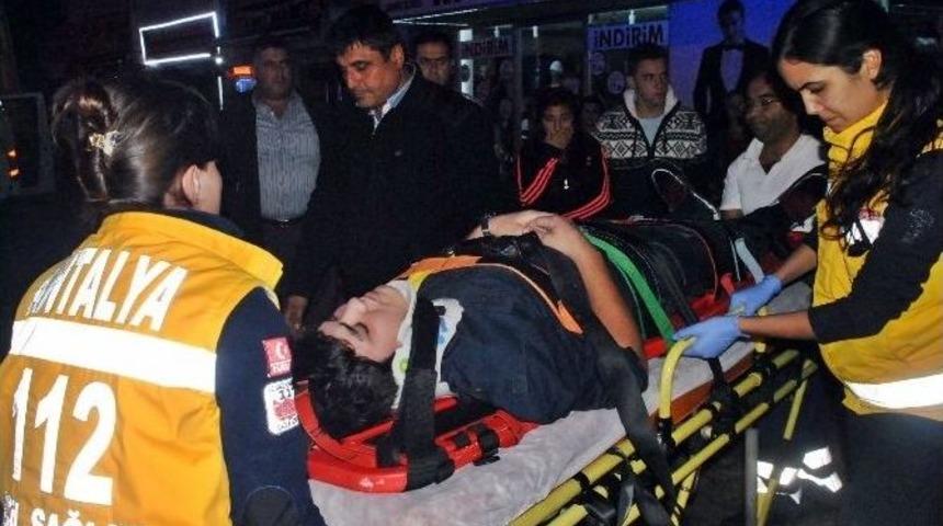 Motosiklet İle Otomobil Kafa Kafaya Çarpıştı: 1 Yaralı