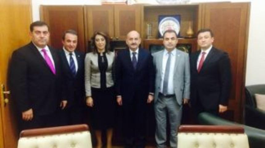 İzmir&rsquo;in Ak Partili Vekillerinden Sağlık Atağı