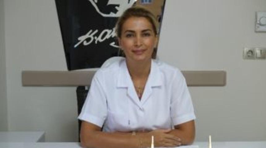 Ağız Kokusunu Gidermek İ&ccedil;in Dişlerinizi D&uuml;zenli Olarak Fır&ccedil;alayın