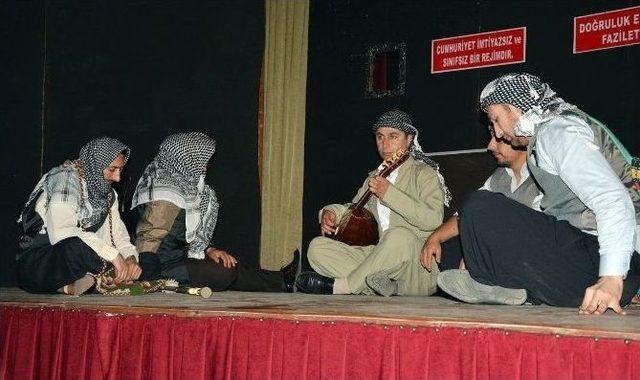 Tiyatro Oyunu Beğeni Topladı 1