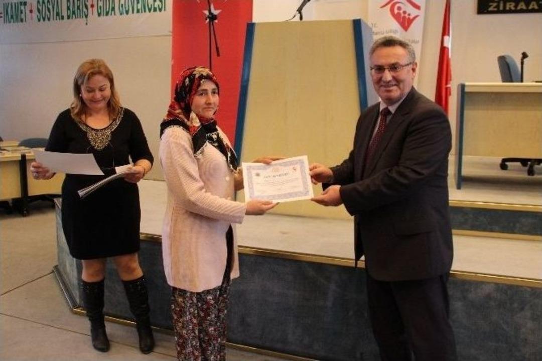 Manisalı Kadın &Ccedil;ift&ccedil;iler Eğitiliyor