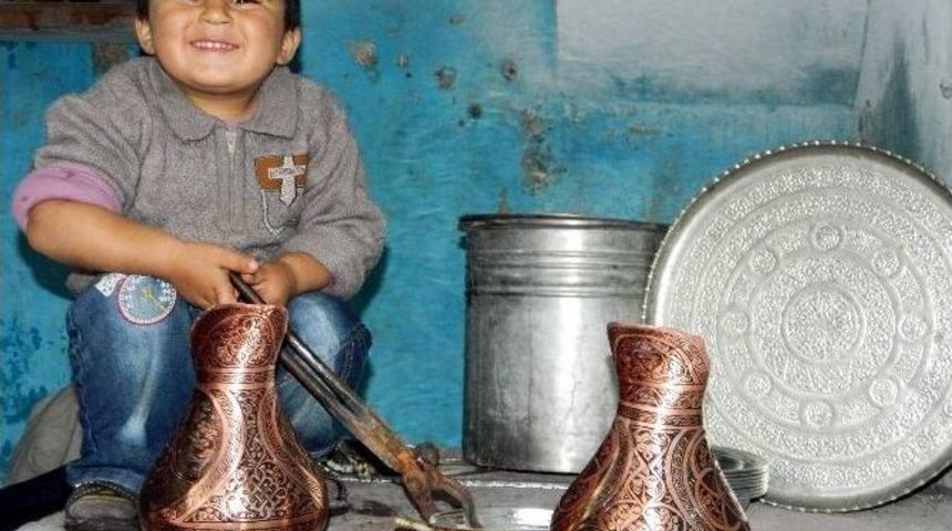 (&ouml;zel Haber) Kalaycılık Mesleği, K&uuml;&ccedil;&uuml;k Yusuf&rsquo;un Elinde Hayat Buluyor