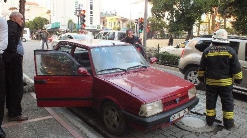 Efeler&rsquo;de Seyir Halindeki Ara&ccedil; Alev Aldı