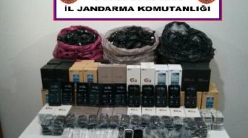 Hakkari&rsquo;de Ka&ccedil;ak Cep Telefonu Operasyonu