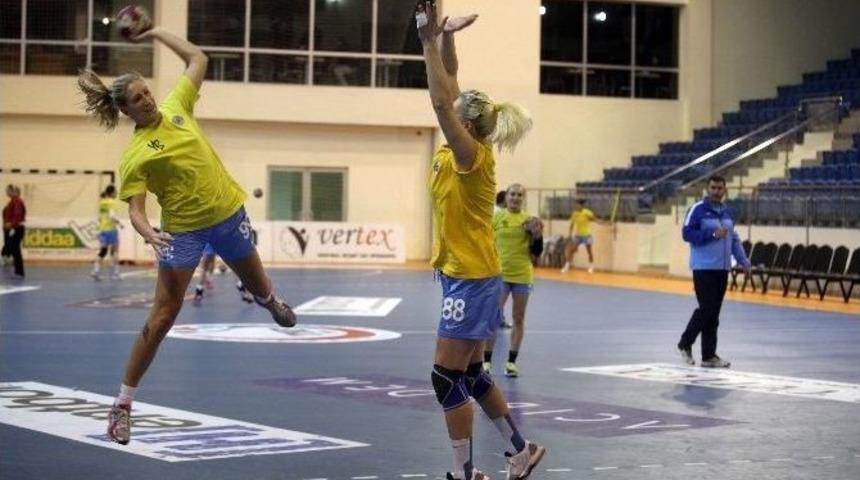 Yenimahalle Belediyesi Hentbol Takımına Ma&ccedil; &Ouml;ncesi Moral Ziyareti