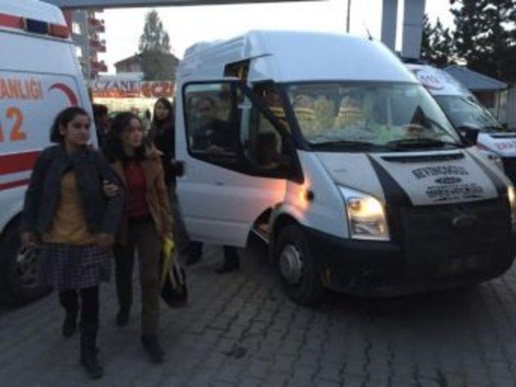 Van’da Yemekten Sonra Rahatsızlanan 52 Öğrenci Hastaneye Kaldırıldı