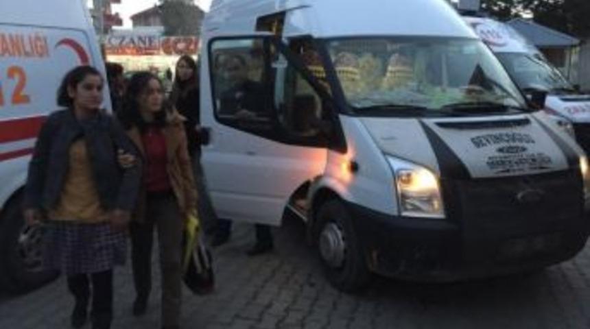 Van&rsquo;da Yemekten Sonra Rahatsızlanan 52 &Ouml;ğrenci Hastaneye Kaldırıldı