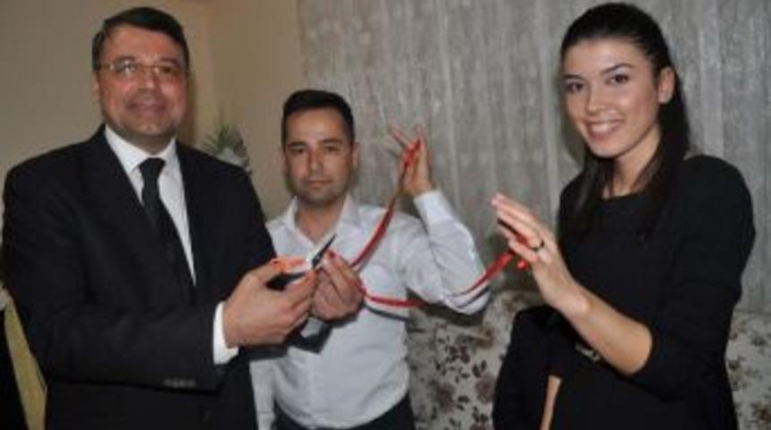 Belediye Başkanı, Basın Danışmanına Kız İstedi