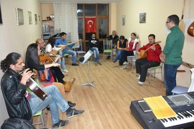 Yüreğir Gençlik Merkezi Türk Halk Müziği Korosu Konya’ya Gitti