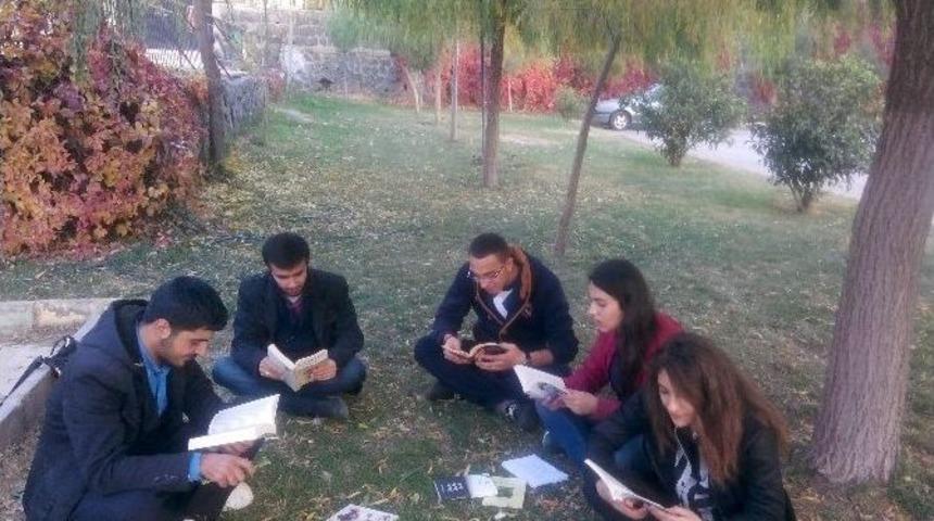 &Ouml;ğrenciler&rsquo;den Anlamlı Davranış