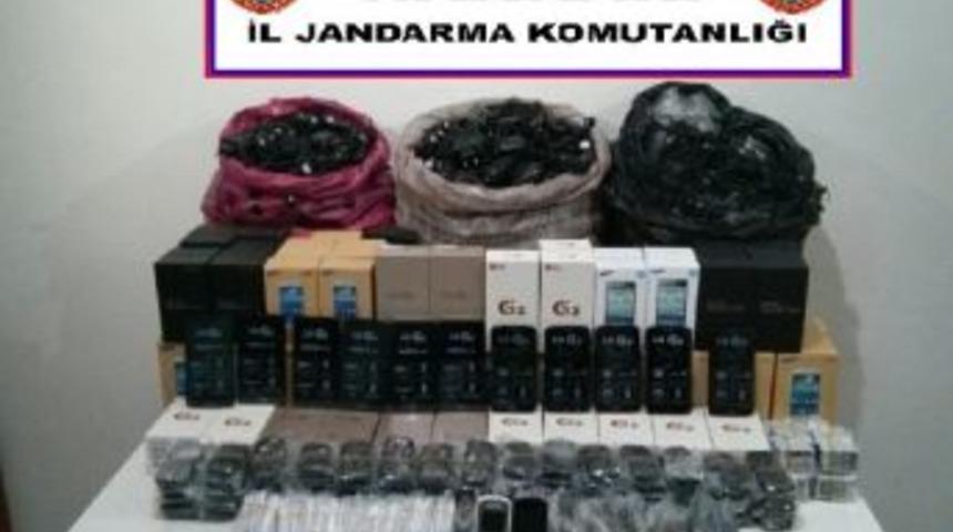 HAKKARİ'DE KA&Ccedil;AK CEP TELEFONU OPERASYONU