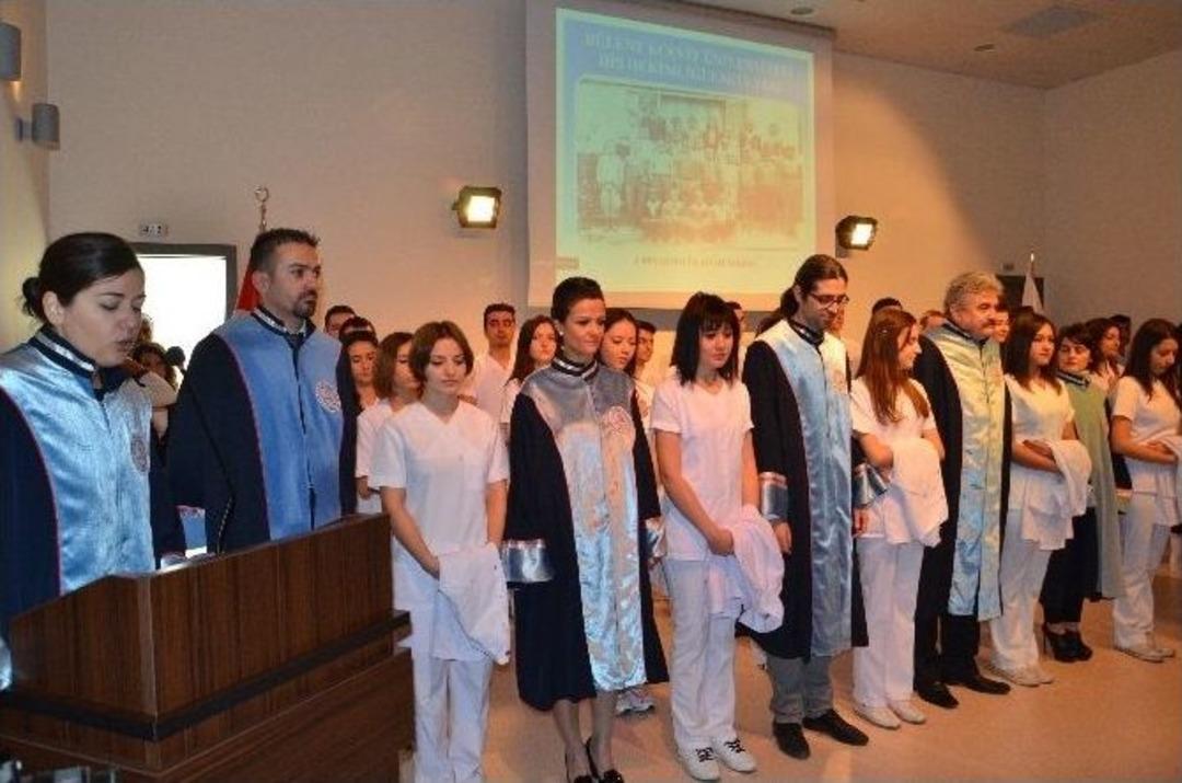 33 Diş Hekimi Adayı Beyaz &Ouml;nl&uuml;k Giydi