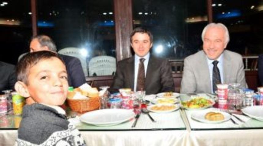 &Ccedil;ocuklarla Yemek Yedi