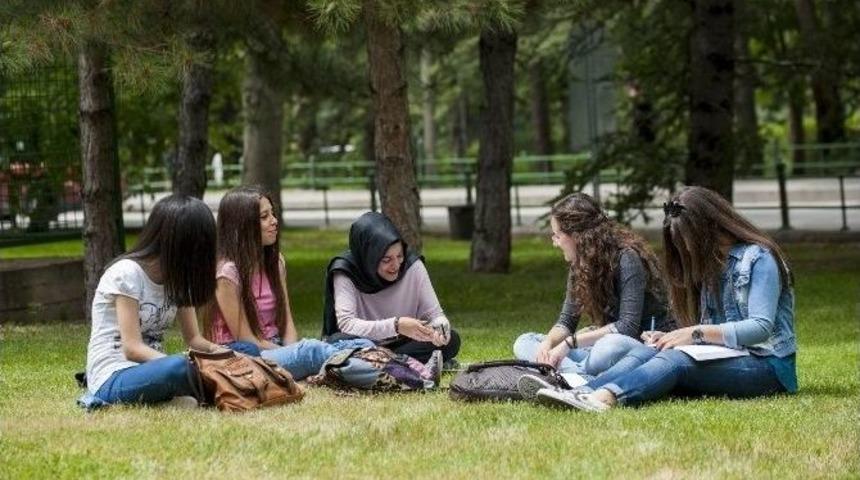 Anadolu &Uuml;niversitesi Başarı &Ccedil;ıtasını Y&uuml;kseltiyor