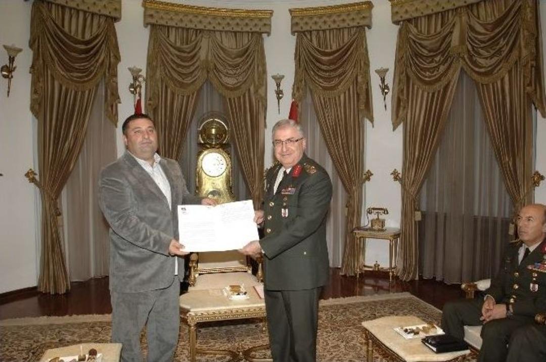 Şehidin Ailesine Ev Bağışlayan Gurbet&ccedil;i Genelkurmay Karargahı&rsquo;nda