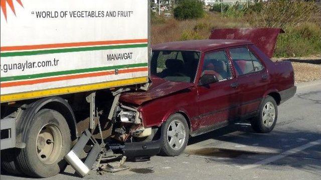 Otomobil Park Halindeki Kamyona Arkadan &Ccedil;arptı 3