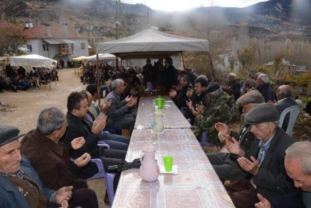 YIRTIK AYAKKABILI MADENCİ BABASINA YARDIM YAĞDI (2) 1