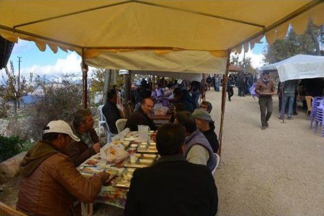 YIRTIK AYAKKABILI MADENCİ BABASINA YARDIM YAĞDI (2) 3