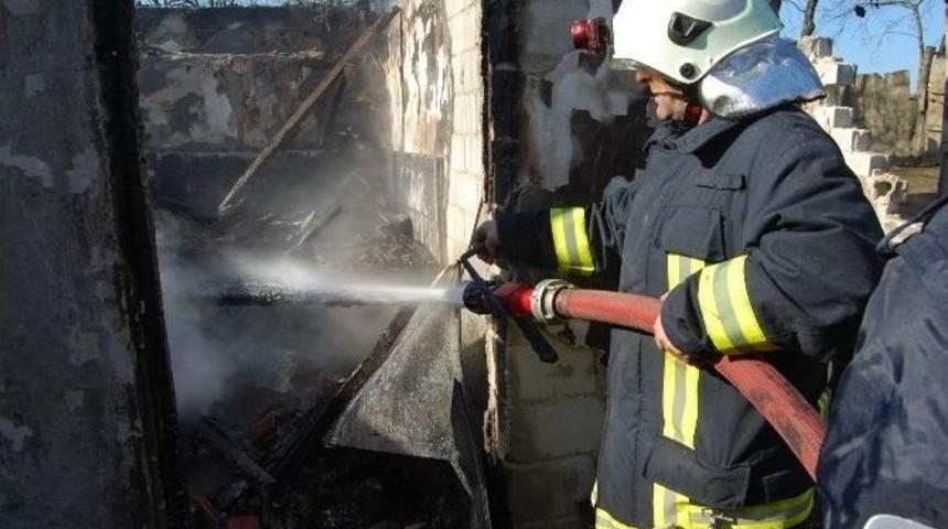Tekirdağ&rsquo;da &Ccedil;ıkan Yangın Bir Aileyi Evsiz Bıraktı
